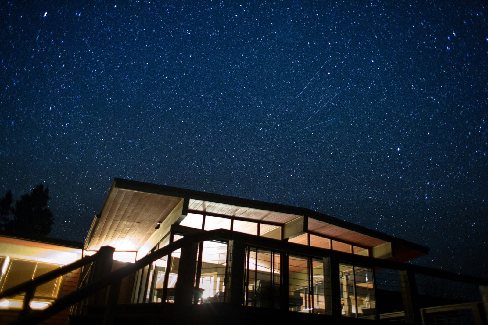 Exploring the Differences Between the 10th and 11th Houses in Astrology